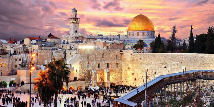 Die Klagemauer und der Felsendom in Jerusalem. | Foto: Sean Pavone/Shutterstock